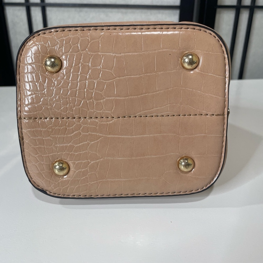 NWT Alyssa Croc-Embossed Frame Handbag - Beige/Nude Trapezoid Top Handle Bag - Picture 6 of 11